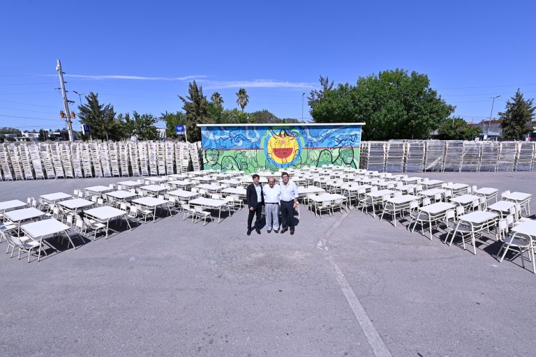 Entregaron mobiliario para escuelas de Berazategui