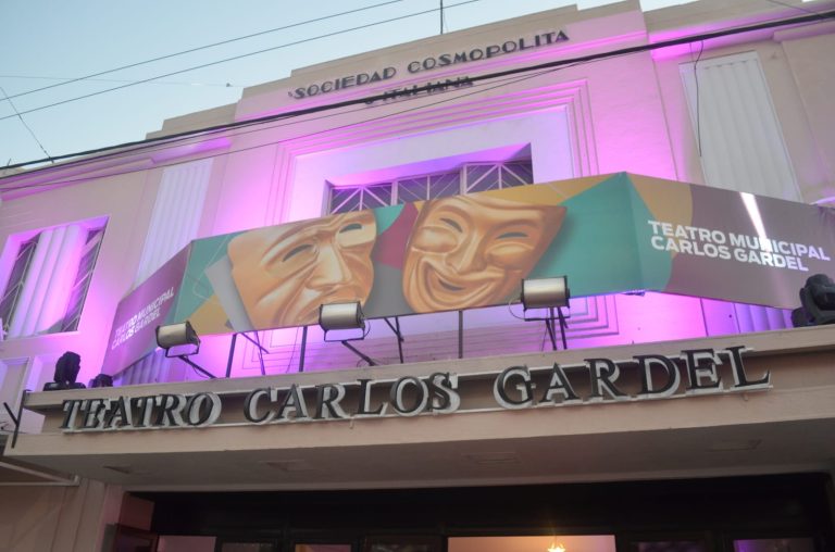 Reinauguraron teatro en Valentín Alsina