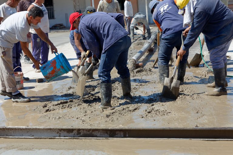 Refaccionan playón deportivo de la Sociedad de Fomento Plátanos