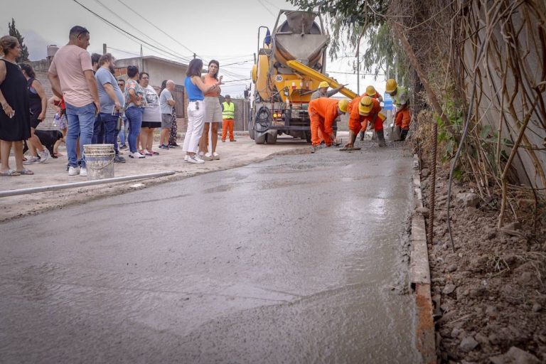 Obras de pavimentación en Barrio Lynch
