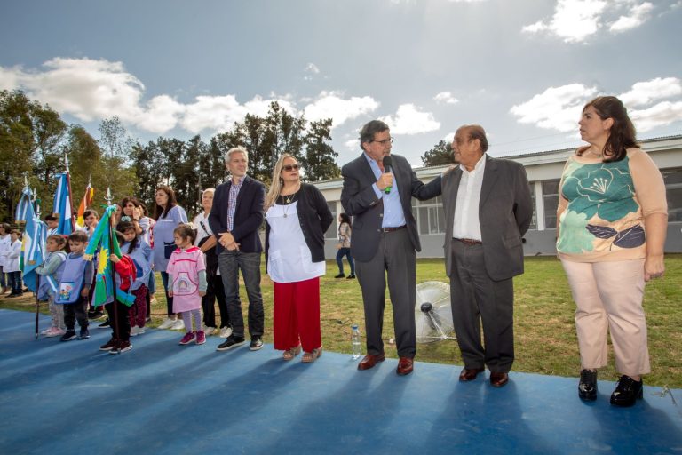 Inauguran escuelas en El Pato