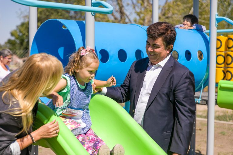 Espinoza y Perczyk visitaron un jardín de infantes en La Matanza