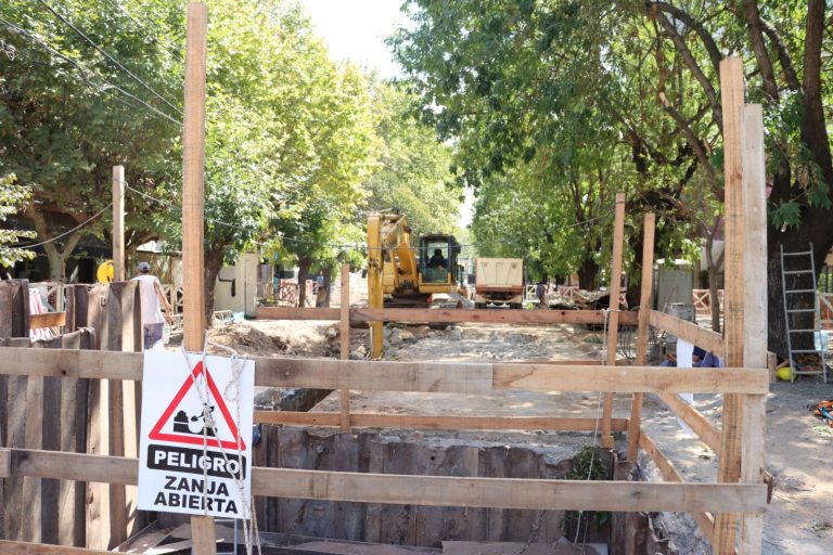 Renuevan las redes de agua de AySA en San Miguel y Muñiz