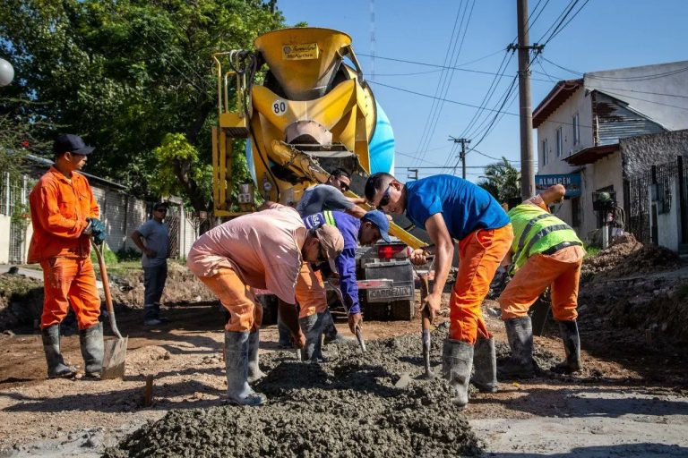 Reconstruyen pavimentos en Villa La Florida