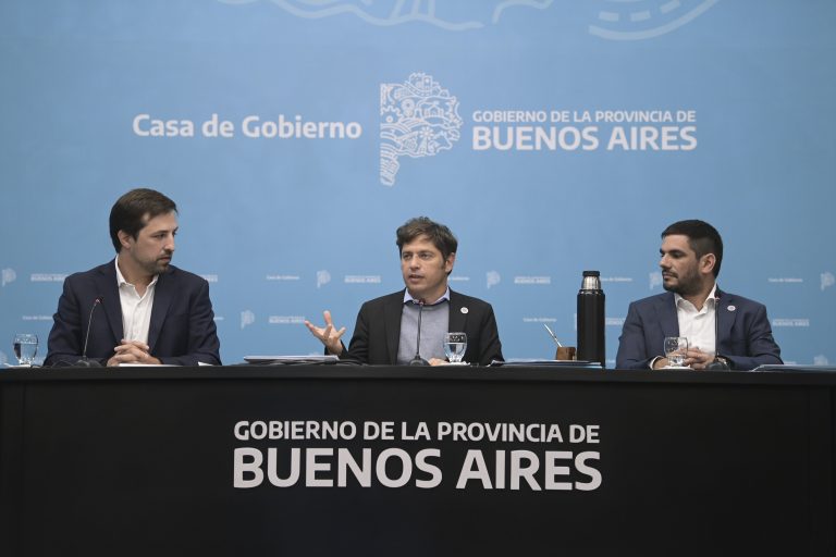 Kicillof anunció la revalorización de los honorarios médicos y presentó programas de IOMA