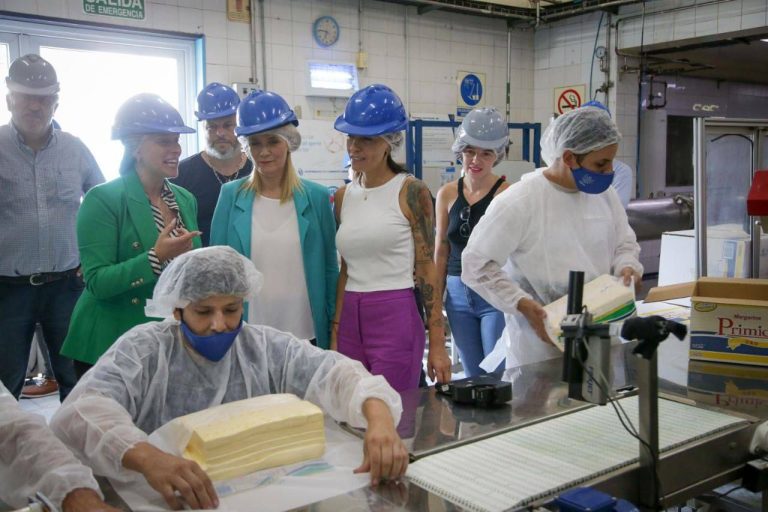 Mendoza y Magario recorrieron la fábrica Refinería Sudamericana