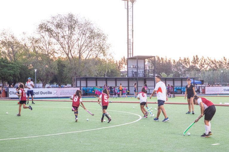 Exhibición de deportistas en Berazategui