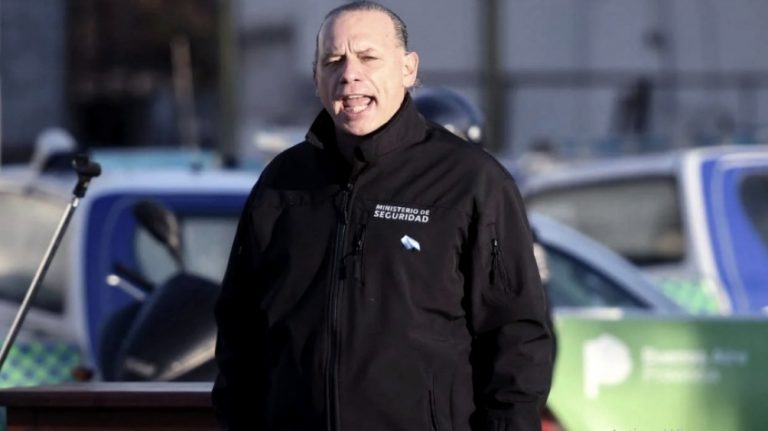 Berni, contra Alberto Fernández: “Si Néstor se levanta de la tumba, lo saca a patadas en el orto”