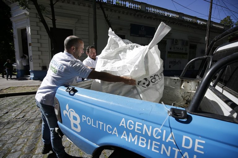 Reciclan residuos plásticos en Brown