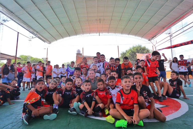 Inauguran techo en club de Monte Grande
