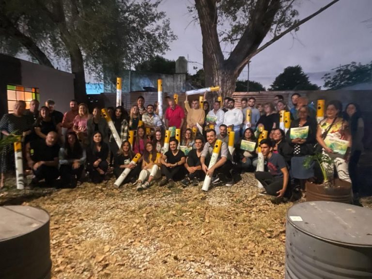 Galmarini entregó 50 colilleros a comerciantes de Tigre