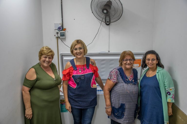 Entregaron equipamiento gastronómico a instituciones educativas de Moreno
