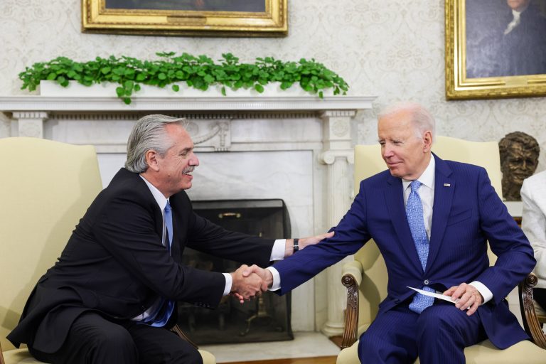 Fernández agradeció apoyo de EE.UU. y le propuso a Biden “trabajar juntos” por la paz