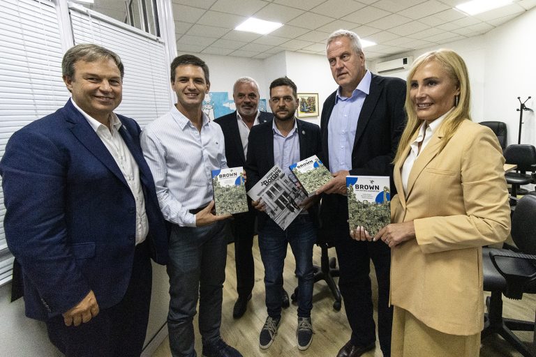 Presentaron el programa «Una Hora Más» en Brown