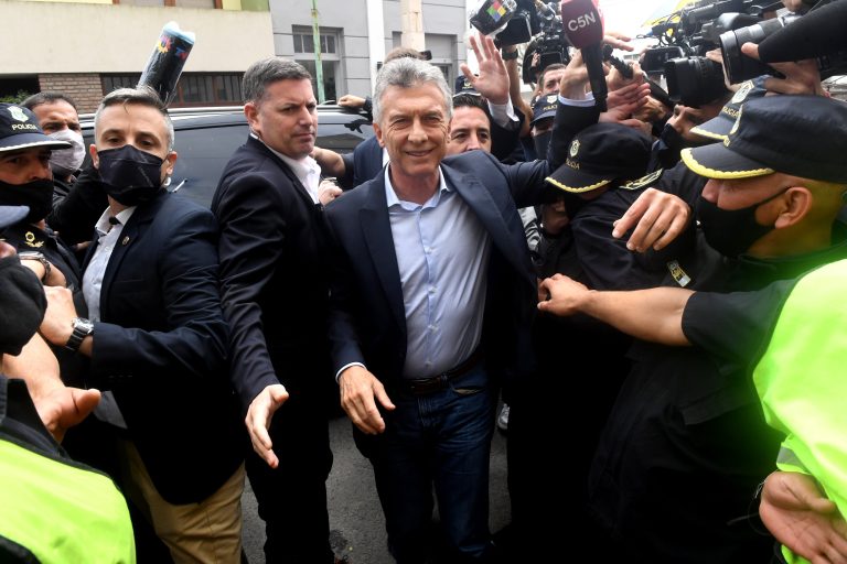 Mauricio Macri se bajó de la candidatura y en JxC valoraron su “generosidad y grandeza”