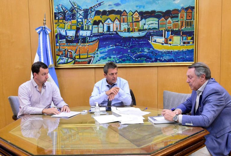 Massa denunció ante la Justicia que los incendios que generaron el apagón fueron intencionales