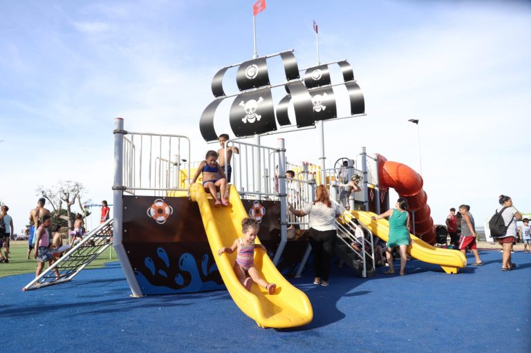 Ferraresi inauguró el nuevo Parque del Río en Avellaneda