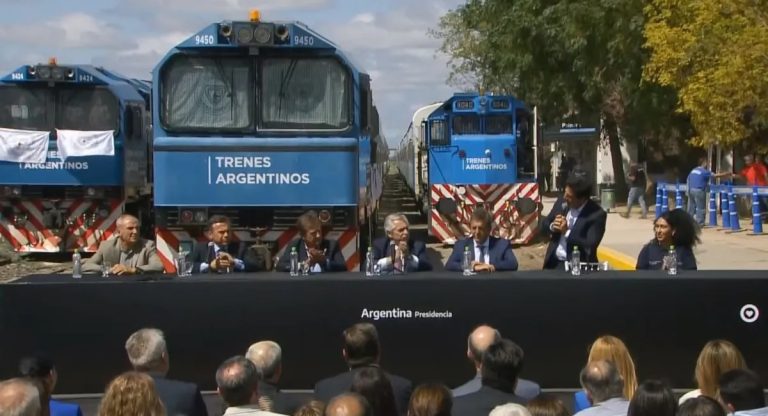 30 años después, el Presidente puso en marcha el tren que une Mendoza con Buenos Aires