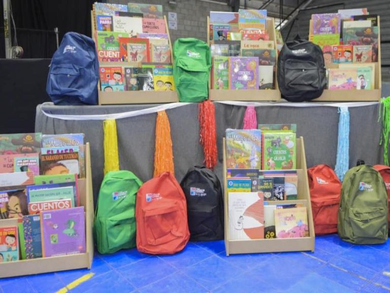 Entregaron kits escolares a jardines comunitarios de Lomas