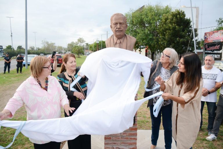 Homenaje a Raúl Alfonsín en Presidente Perón