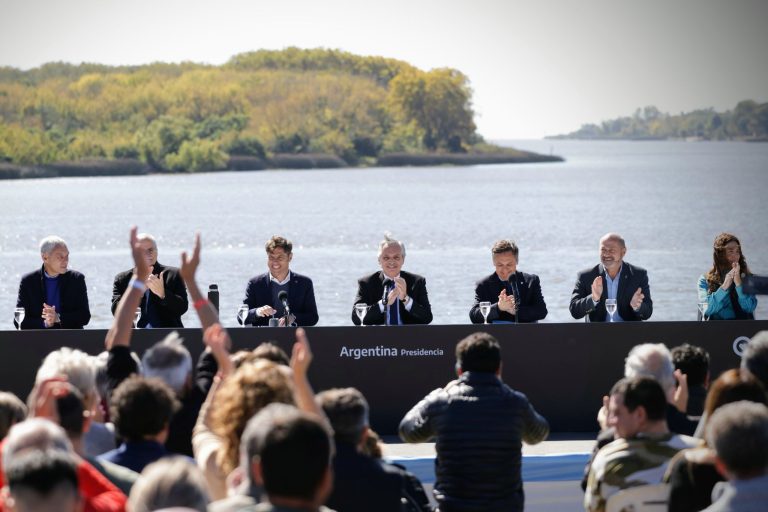 Alberto Fernández: “Ponemos en marcha un nuevo tiempo para la navegabilidad del Río de la Plata”