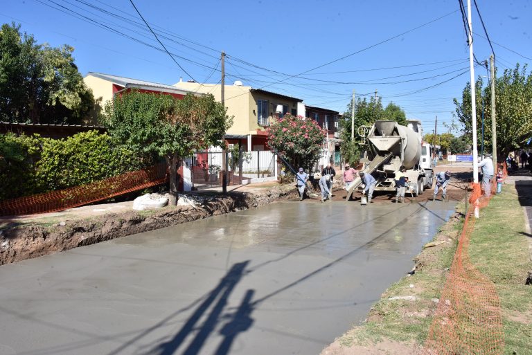 Pavimentan calles en Los Polvorines