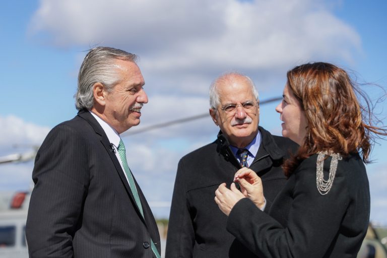 El Presidente y Mariel Fernández anunciaron la construcción de un parque logístico y un aeropuerto