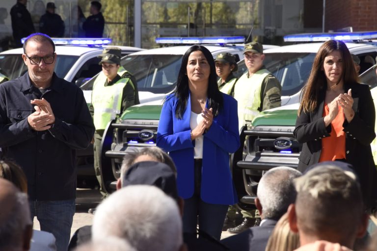 Malvinas Argentinas presentó diez nuevos móviles para Gendarmería Nacional