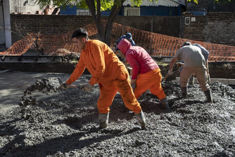 Avanza pavimentación en Merlo Norte