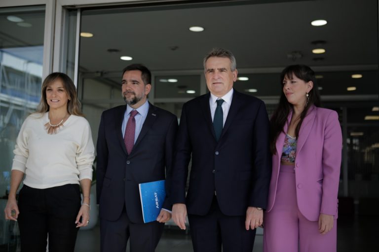 Malena Galmarini en Arsat: “El programa tiene como objetivo disminuir la brecha digital”