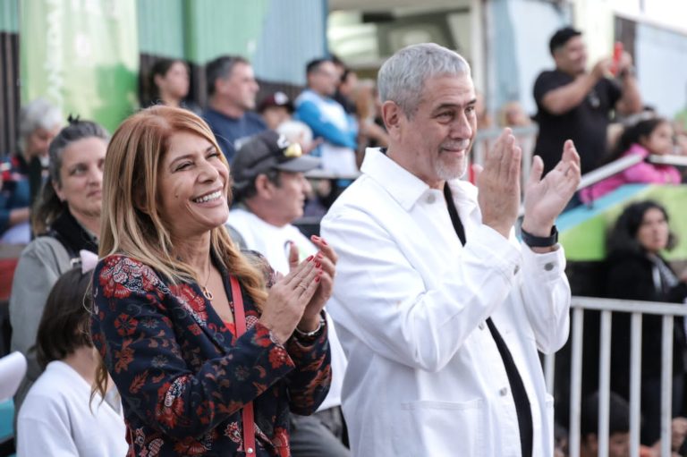 Una multitud de vecinos estuvo en el concierto Nuestra Orilla por el 171° aniversario de Avellaneda