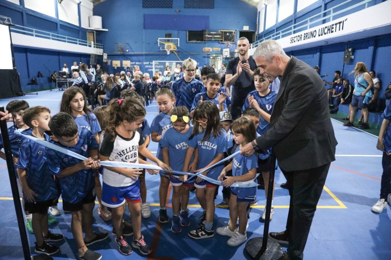 Ferraresi inauguró obras en dos clubes de barrio de Avellaneda