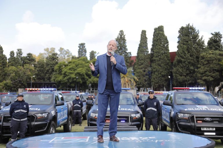 Insaurralde presentó nuevos patrulleros en Lomas de Zamora
