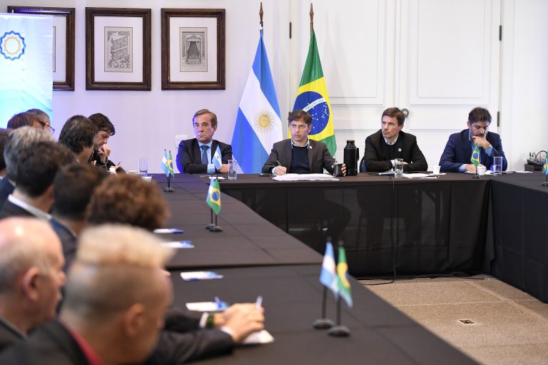 Kicillof encabeza junto a Scioli una misión comercial en Brasil