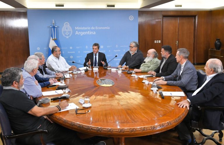 Massa convocó a empresarios, gremios y movimientos sociales a un acuerdo de precios por 90 días