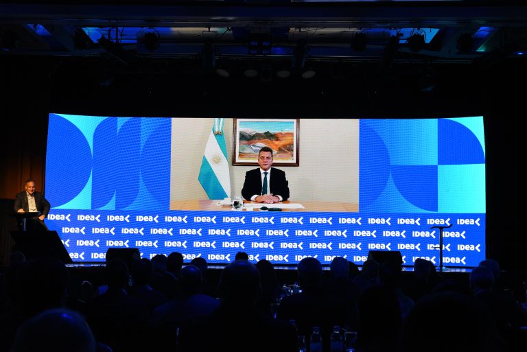 Massa anunció la participación privada para la licitación del segundo tramo del Gasoducto