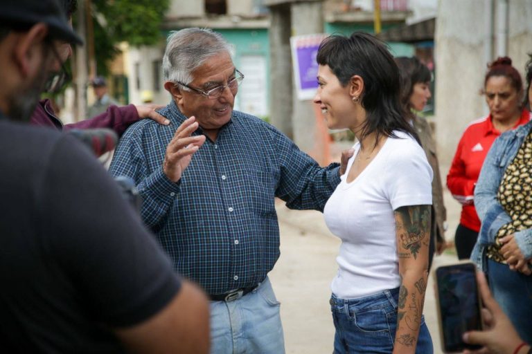 Mayra Mendoza anunció un aumento salarial de 60% para los trabajadores municipales