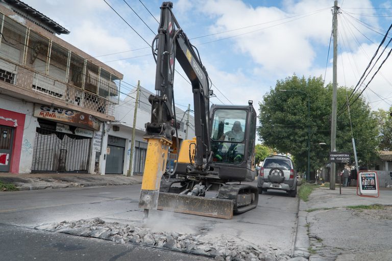Avanza la renovación de pavimentos en Martínez