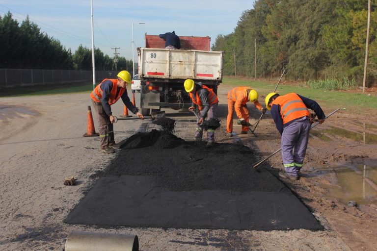 Labores de bacheo en Canning