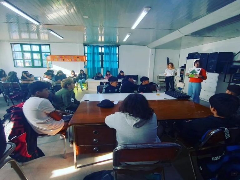 Plan de reforestación escolar en Lomas