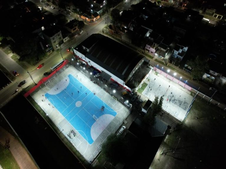 Renuevan luminarias en clubes de Lomas de Zamora