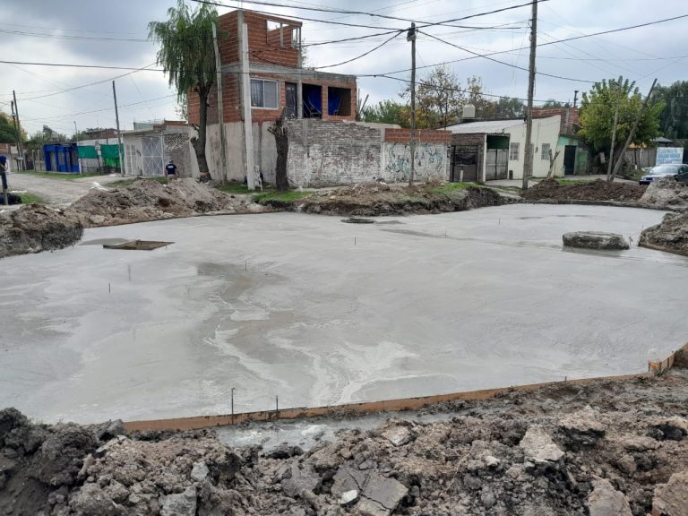Pavimentan calles en Presidente Perón