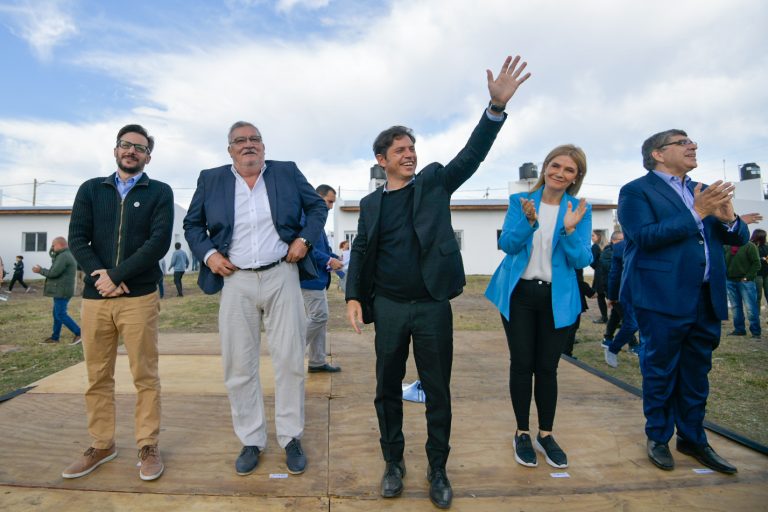 Kicillof entregó 42 viviendas para familias de Bragado