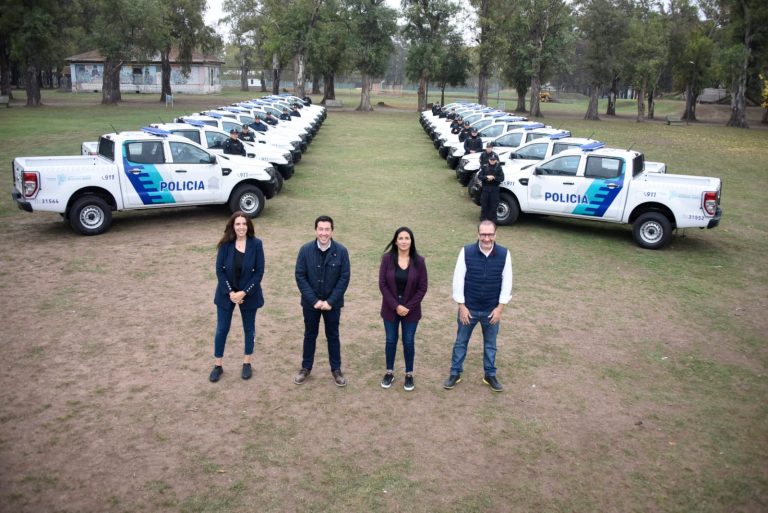 Entregaron 20 patrulleros a la policía en Malvinas Argentinas