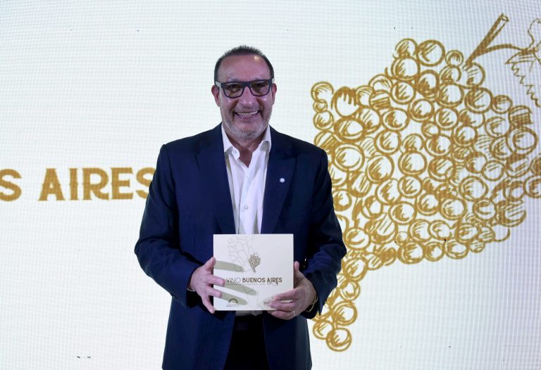 Vivona presentó su libro “Vino Buenos Aires” en la Feria Internacional del Libro