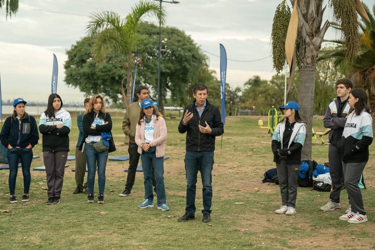 Alumnos participaron de jornada de limpieza de la costa en San Isidro