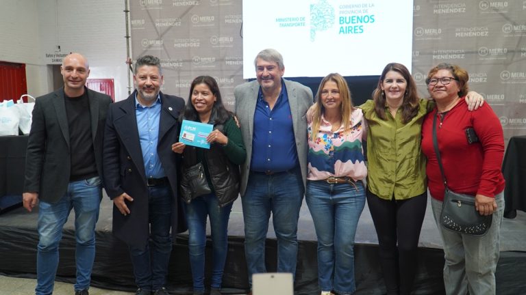 Entregaron pases multimodales en Merlo