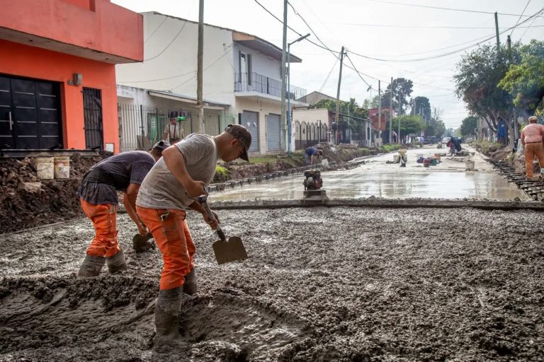 Pavimentan calles en barrio La Unión