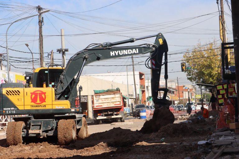 Repavimentan calles vitales en San Miguel