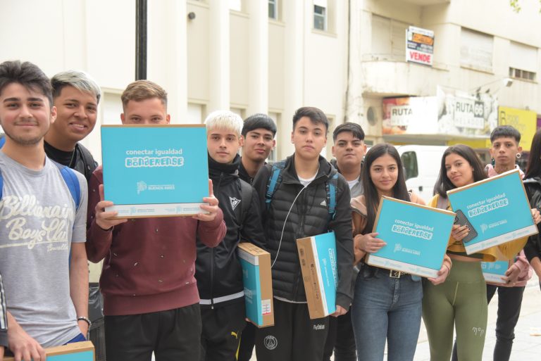 Entregaron unas 2.400 netbooks para estudiantes de San Martín